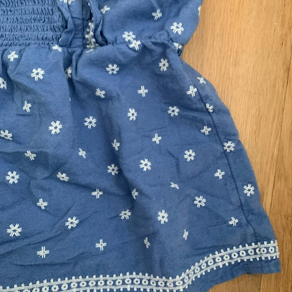 Old Navy Chambray Blue Embroidered Top, Floral Ruffle size medium - Picture 2 of 10